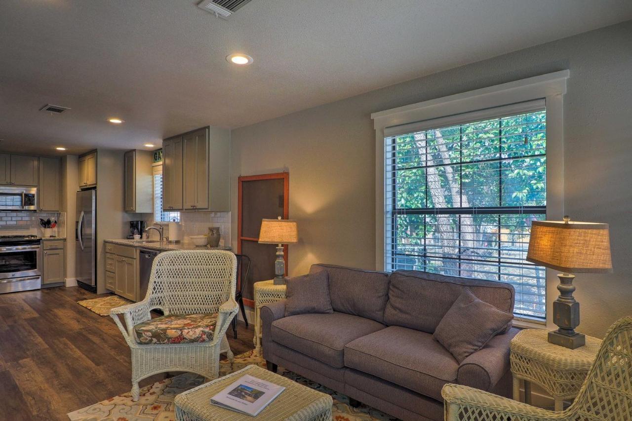 Cozy Home Blocks To Georgetown Square And Su! Exterior photo