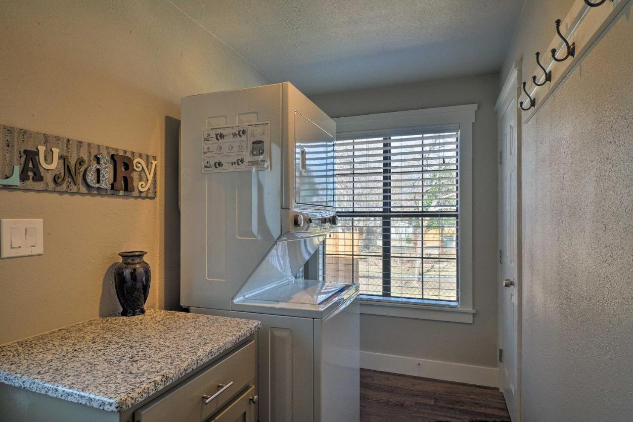 Cozy Home Blocks To Georgetown Square And Su! Exterior photo