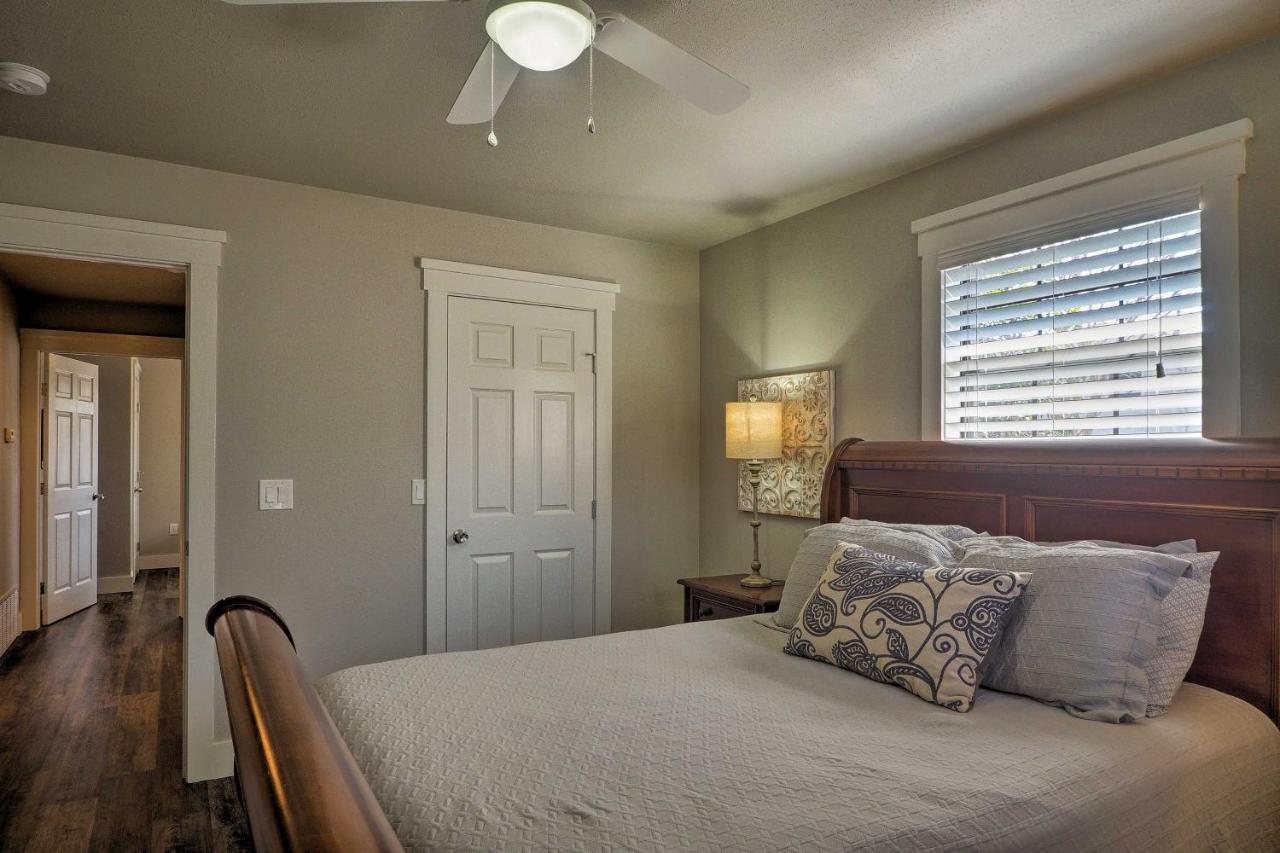 Cozy Home Blocks To Georgetown Square And Su! Exterior photo